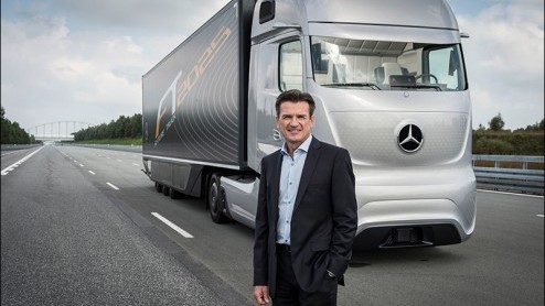 Mercedes-Benz 2025 Future Truck is een zelfrijdende vrachtwagen met een comfortabel interieur voor de trucker.
