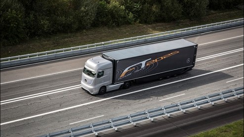 Mercedes-Benz 2025 Future Truck is een zelfrijdende vrachtwagen met een comfortabel interieur voor de trucker.