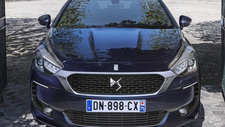 Autotest nieuwe DS5, het faceliftmodel van de Citro?n DS 5. We rijden de Fransoos met de BlueHDi 180 inclusief automaat en dat is een heerlijkheid.