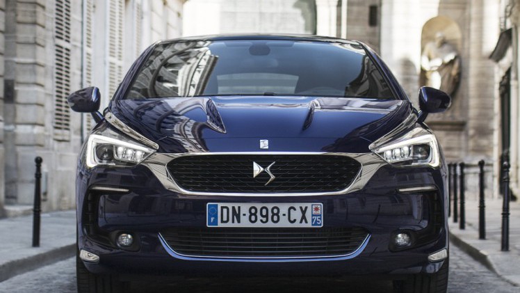 Autotest nieuwe DS5, het faceliftmodel van de Citro?n DS 5. We rijden de Fransoos met de BlueHDi 180 inclusief automaat en dat is een heerlijkheid.