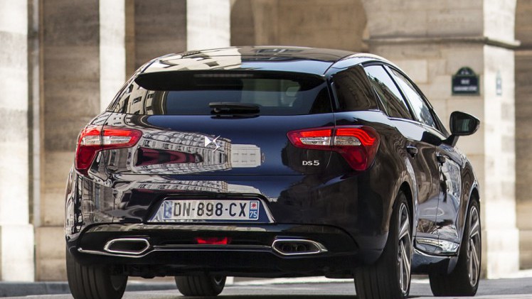 Autotest nieuwe DS5, het faceliftmodel van de Citro?n DS 5. We rijden de Fransoos met de BlueHDi 180 inclusief automaat en dat is een heerlijkheid.