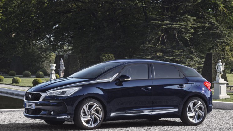 Autotest nieuwe DS5, het faceliftmodel van de Citro?n DS 5. We rijden de Fransoos met de BlueHDi 180 inclusief automaat en dat is een heerlijkheid.