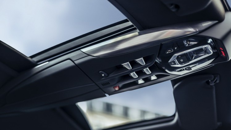 Autotest nieuwe DS5, het faceliftmodel van de Citro?n DS 5. We rijden de Fransoos met de BlueHDi 180 inclusief automaat en dat is een heerlijkheid.