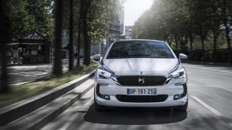 Autotest nieuwe DS5, het faceliftmodel van de Citro?n DS 5. We rijden de Fransoos met de BlueHDi 180 inclusief automaat en dat is een heerlijkheid.