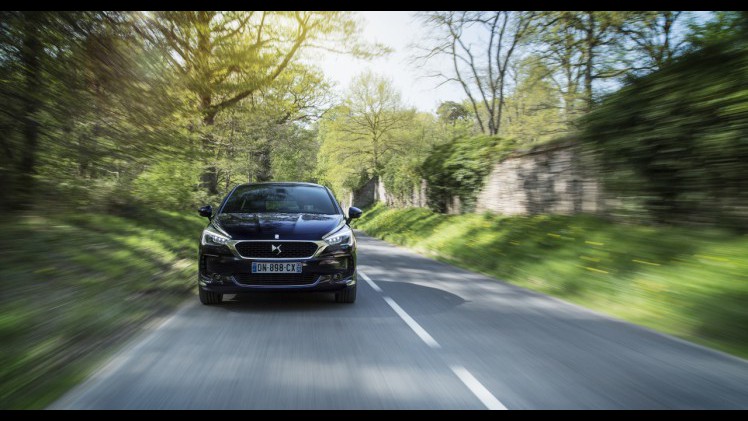 Autotest nieuwe DS5, het faceliftmodel van de Citro?n DS 5. We rijden de Fransoos met de BlueHDi 180 inclusief automaat en dat is een heerlijkheid.
