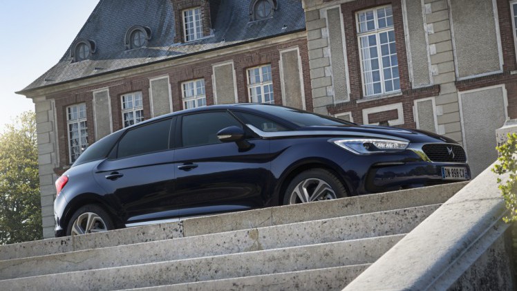 Autotest nieuwe DS5, het faceliftmodel van de Citro?n DS 5. We rijden de Fransoos met de BlueHDi 180 inclusief automaat en dat is een heerlijkheid.
