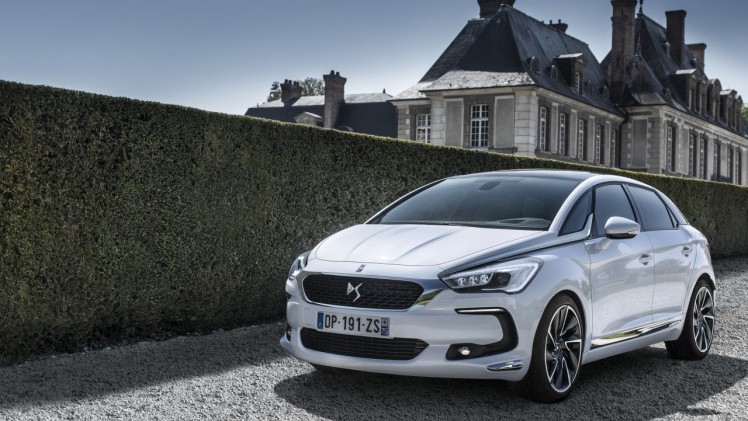 Autotest nieuwe DS5, het faceliftmodel van de Citro?n DS 5. We rijden de Fransoos met de BlueHDi 180 inclusief automaat en dat is een heerlijkheid.