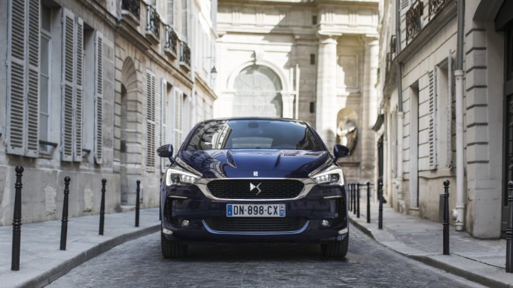 Autotest nieuwe DS5, het faceliftmodel van de Citro?n DS 5. We rijden de Fransoos met de BlueHDi 180 inclusief automaat en dat is een heerlijkheid.