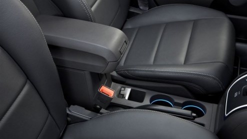 Om ons Europeanen het nog meer naar de zin te maken in een Amerikaan als de Jeep Compass en Patriot, zijn beide broers voorzien van een luxueuzer interieur en blijven rijgeluiden nu beter buiten de de