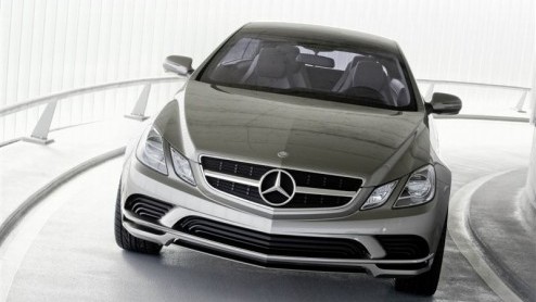 Mercedes-Benz laat op de autotentoonstelling van Parijsde ConceptFASCINATION zien. De vrijheid die de ontwerpers kregen mondde uit in een shooting brake. Voor de afwerking hebben de ontwerpers zich la