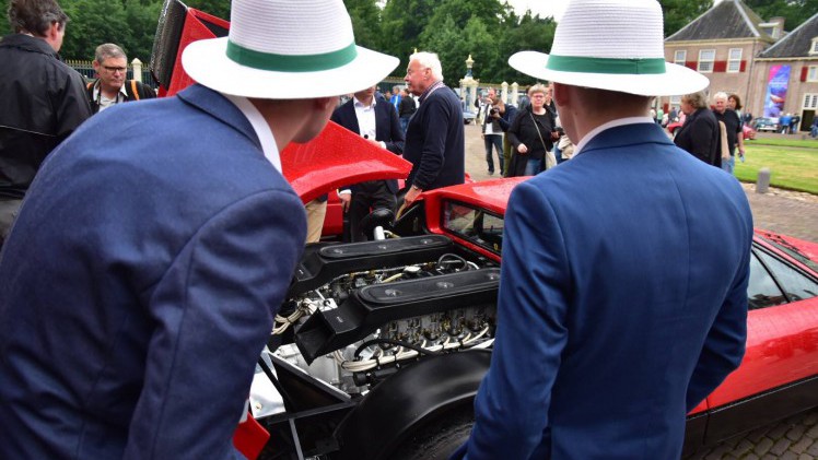 De fraaiste klassiekers uit Nederland en de ons omringende landen kwamen op 1 en 2 juli in de tuin van Paleis het Loo bijeen voor het concours d'lgance.