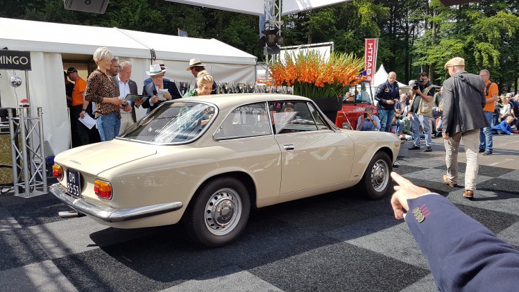 De fraaiste klassiekers uit Nederland en de ons omringende landen kwamen op 1 en 2 juli in de tuin van Paleis het Loo bijeen voor het concours d'lgance.