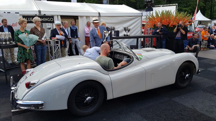 De fraaiste klassiekers uit Nederland en de ons omringende landen kwamen op 1 en 2 juli in de tuin van Paleis het Loo bijeen voor het concours d'lgance.