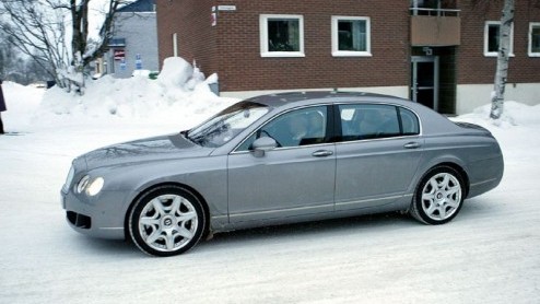 Zelfs de duurste en exclusieve auto's krijgen facelifts. Je moet de rijke mensen toch weer een reden geven om iets van je te kopen natuurlijk.