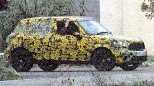De Mini Crossover concept is de voorbode van de nieuwe Mini SUV, die in de wandelgangen nog als Crossman door het leven gaat. De ontwikkeling van deze nieuwe Brit gaat vrolijk door, getuige de nieuwe 