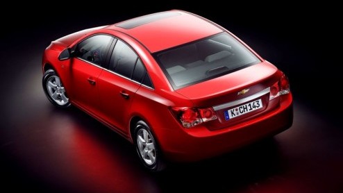 Chevrolet stuurt een teaser in de wereld van de nieuwe Cruze sedan. Deze vierdeurs aanwinst volgt de Nubira op en beleeft zijn debuut tijdens de Autosalon van Parijs. Update: Interieurshot!