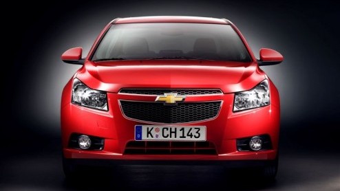 Chevrolet stuurt een teaser in de wereld van de nieuwe Cruze sedan. Deze vierdeurs aanwinst volgt de Nubira op en beleeft zijn debuut tijdens de Autosalon van Parijs. Update: Interieurshot!