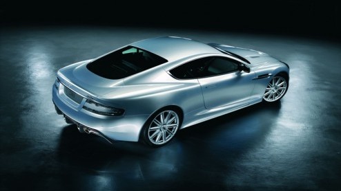 Onlangs is de Aston Martin Vanquish vaarwel gezegd. Geen nood, zijn opvolger staat klaar en krijgt de naam DBS mee. Deze zeer sportieve Brit vormt het nieuwe topmodel en was al even te zien in de film