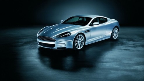 Onlangs is de Aston Martin Vanquish vaarwel gezegd. Geen nood, zijn opvolger staat klaar en krijgt de naam DBS mee. Deze zeer sportieve Brit vormt het nieuwe topmodel en was al even te zien in de film