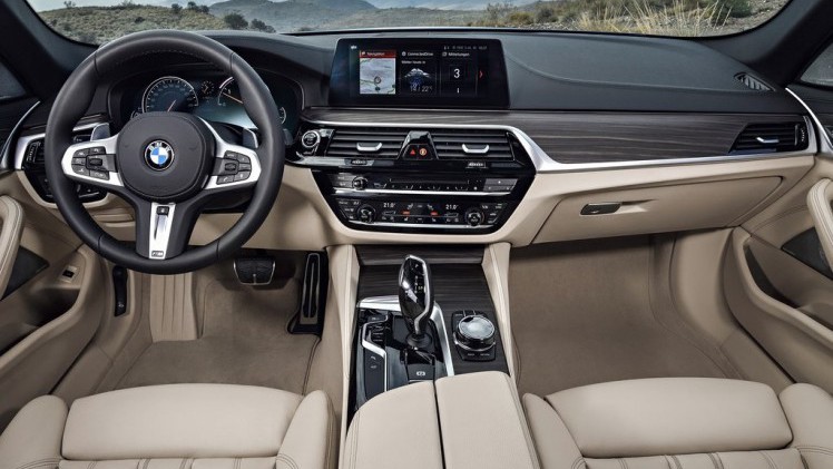 De BMW 5 Serie is in sedanvorm al in de nodige uitvoeringen aan de wereld getoond. Op de Touring was het nog even wachten, tot nu. Dit is hem dan!