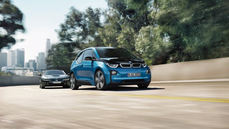 BMW introduceert naast 22 kWh accu ook 33 kWh batterij. Daarmee heeft de i3 een actieradius van 300 kilometer, en dat is 200 kilometer effectief.