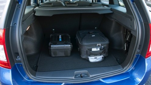 Autotest Dacia Logan MCV TCe90. De Dacia Logan MCV is terug. Nog steeds heel ruim maar nu een vijfzitter. Prijs nog altijd heel scherp gezien ruimte-aanbod. Veel zuiniger en stiller.