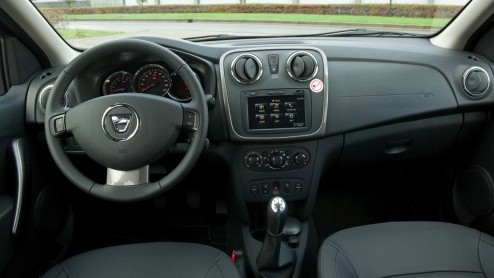 Autotest Dacia Logan MCV TCe90. De Dacia Logan MCV is terug. Nog steeds heel ruim maar nu een vijfzitter. Prijs nog altijd heel scherp gezien ruimte-aanbod. Veel zuiniger en stiller.