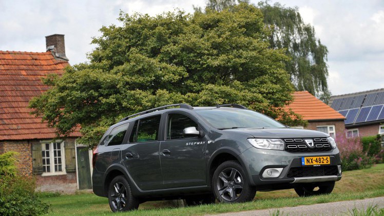 Dacia maakt eindelijk het Stepway aanbod compleet met de Logan MCV Stepway. Stoer hoog op de poten, veel binnenruimte en moderne technieken maken deze auto zeer aantrekkelijk.