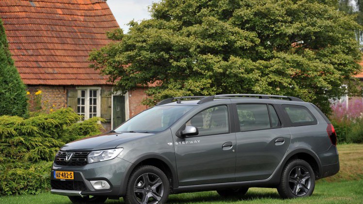 Dacia maakt eindelijk het Stepway aanbod compleet met de Logan MCV Stepway. Stoer hoog op de poten, veel binnenruimte en moderne technieken maken deze auto zeer aantrekkelijk.