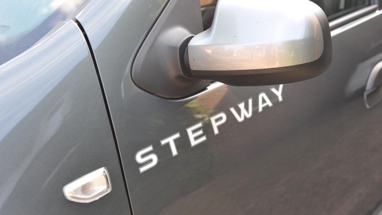 Dacia maakt eindelijk het Stepway aanbod compleet met de Logan MCV Stepway. Stoer hoog op de poten, veel binnenruimte en moderne technieken maken deze auto zeer aantrekkelijk.