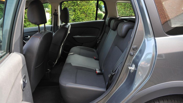 Dacia maakt eindelijk het Stepway aanbod compleet met de Logan MCV Stepway. Stoer hoog op de poten, veel binnenruimte en moderne technieken maken deze auto zeer aantrekkelijk.