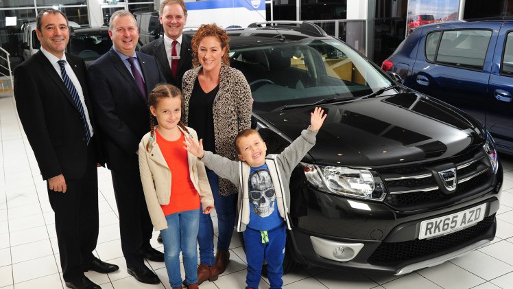 Dacia verkopen zijn stijgende, sinds de comeback van het merk in 2004. Vanaf volgend jaar breidt Dacia het gamma uit met de Easy-R automaat en de Duster Edition 2016.