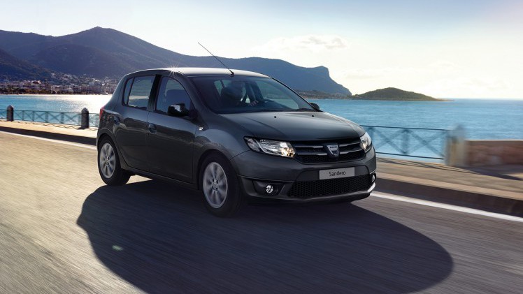 Dacia introduceert affabriek LPG-installatie voor Sandero en Logan MCV Bi-Fuel. Ze maken gebruik van de TCe 90 benzinemotor. Ook nieuw in 2016 is er de Easy-R automaat.