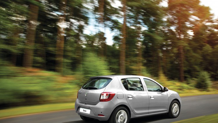Dacia introduceert affabriek LPG-installatie voor Sandero en Logan MCV Bi-Fuel. Ze maken gebruik van de TCe 90 benzinemotor. Ook nieuw in 2016 is er de Easy-R automaat.