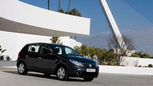 Dat de Dacia Logan goed in de smaak valt, kan niemand ontgaan zijn. Vooral de stationvariant, de MCV, kan op vele kopers rekenen. Het modelgamma wordt uitgebreid met een vijfdeurs hatchback, de Sander