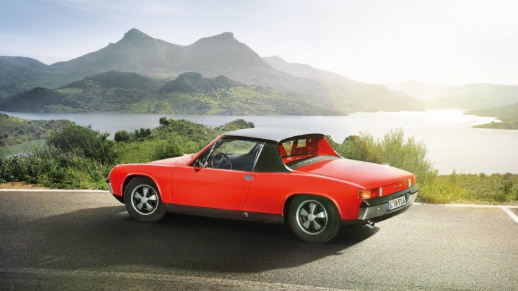 Het is de dag van de autonamen en Porsche haalt hiervan enkele voorbeelden aan.