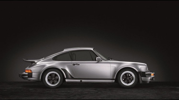 Het is de dag van de autonamen en Porsche haalt hiervan enkele voorbeelden aan.
