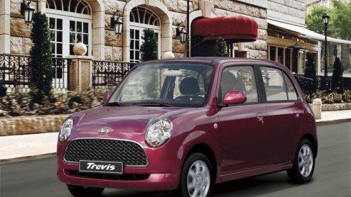 Daihatsu introduceert in augustus een nieuwe auto in het A-segment. De Trevis. De kleine Japanner, slechts 3,4 meter lang, zal het in dit segment gaan opnemen tegen de Toyota Aygo, Citron C1 en Peuge