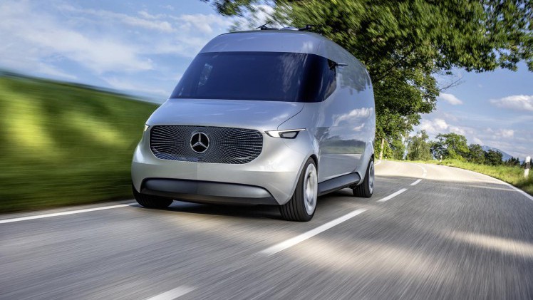 Daimler voorziet ontwikkelingen op verschillende aandrijflijnen, elektrisch, hybride, accu, brandstofcel en verbrandingsmotor.