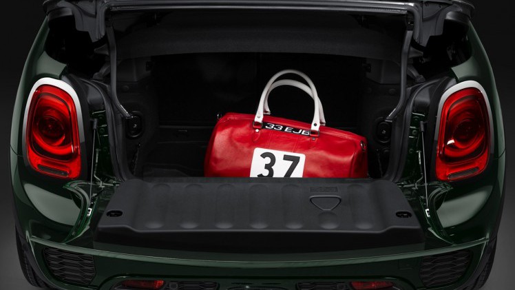 Mini onthult Mini John Cooper Works Cabrio met 231 pk. Het topmodel komt in maart 2016 op de markt en wordt in het Nederlandse Born geproduceerd.