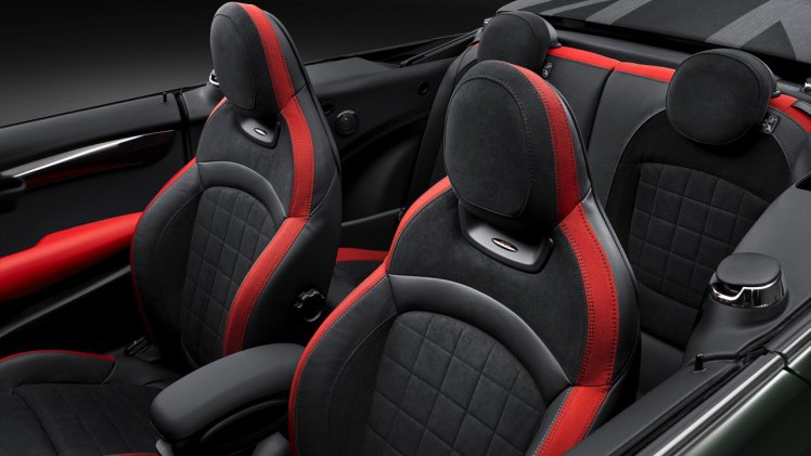 Mini onthult Mini John Cooper Works Cabrio met 231 pk. Het topmodel komt in maart 2016 op de markt en wordt in het Nederlandse Born geproduceerd.