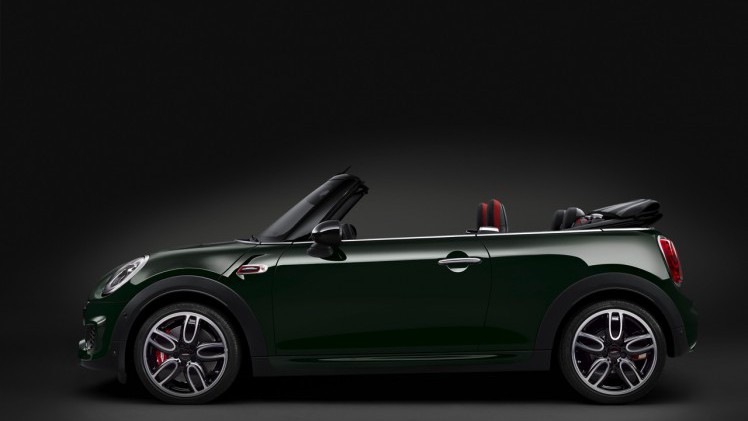 Mini onthult Mini John Cooper Works Cabrio met 231 pk. Het topmodel komt in maart 2016 op de markt en wordt in het Nederlandse Born geproduceerd.