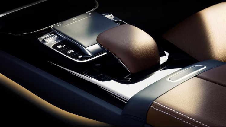 Mercedes lanceert binnenkort de nieuwe A-klasse. De eerste foto's betreffen het interieur met een bijzonder instrumentarium.