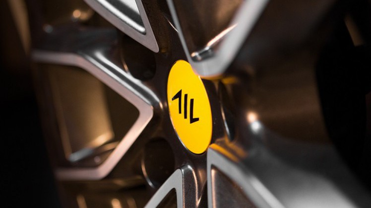 De Amber One is volgens de makers de ideale deelauto en is onderdeel van een ambitieus en uitgebreid autodeelproject. Er zijn echter een aantal kanttekeningen.