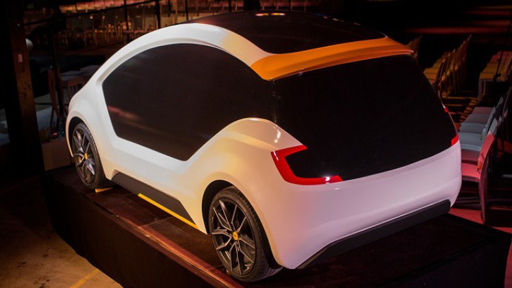 De Amber One is volgens de makers de ideale deelauto en is onderdeel van een ambitieus en uitgebreid autodeelproject. Er zijn echter een aantal kanttekeningen.