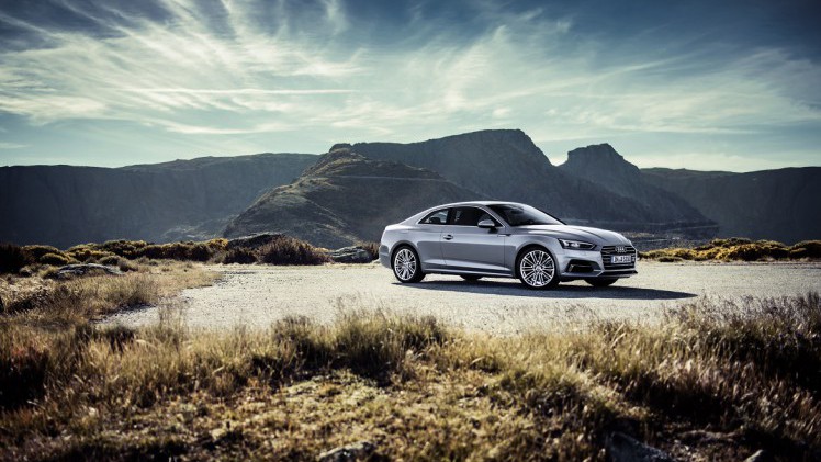 Na bijna tien jaar krijgt de A5 een tweede generatie. Volgens Audi-traditie presenteert de nieuweling zich als een evolutie van zijn voorganger. AutoVandaag zocht uit hoe de nieuwe coup? bevalt.