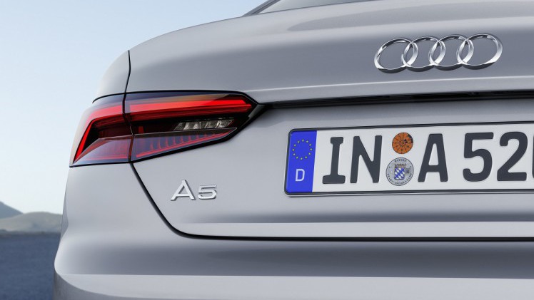Na bijna tien jaar krijgt de A5 een tweede generatie. Volgens Audi-traditie presenteert de nieuweling zich als een evolutie van zijn voorganger. AutoVandaag zocht uit hoe de nieuwe coup? bevalt.