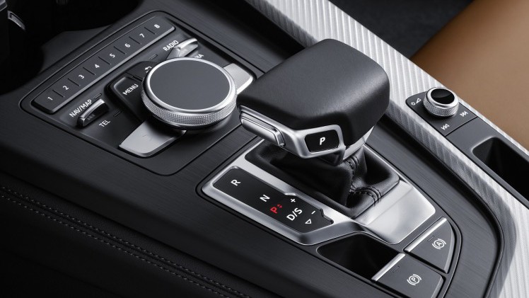 Na bijna tien jaar krijgt de A5 een tweede generatie. Volgens Audi-traditie presenteert de nieuweling zich als een evolutie van zijn voorganger. AutoVandaag zocht uit hoe de nieuwe coup? bevalt.