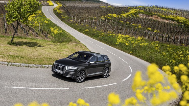 De Audi SQ7 is met zijn 4.0 TDI V8 sneller (maar niet krachtiger) dan de Audi Q7 6.0 V12 TDI. En zijn prijs is al helemaal een lachtertje.