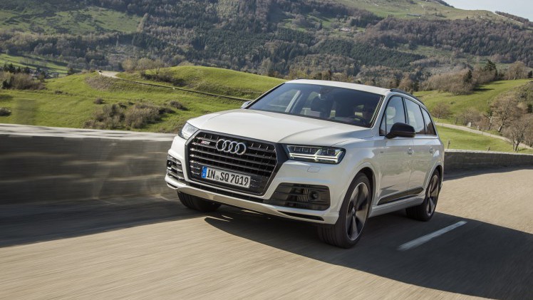 De Audi SQ7 is met zijn 4.0 TDI V8 sneller (maar niet krachtiger) dan de Audi Q7 6.0 V12 TDI. En zijn prijs is al helemaal een lachtertje.